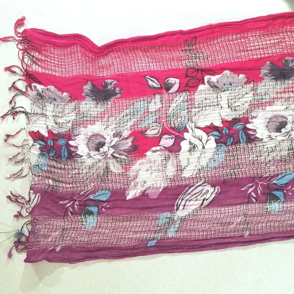 Scarf fringed purple and pink w/ floral design - Picture 2 of 7